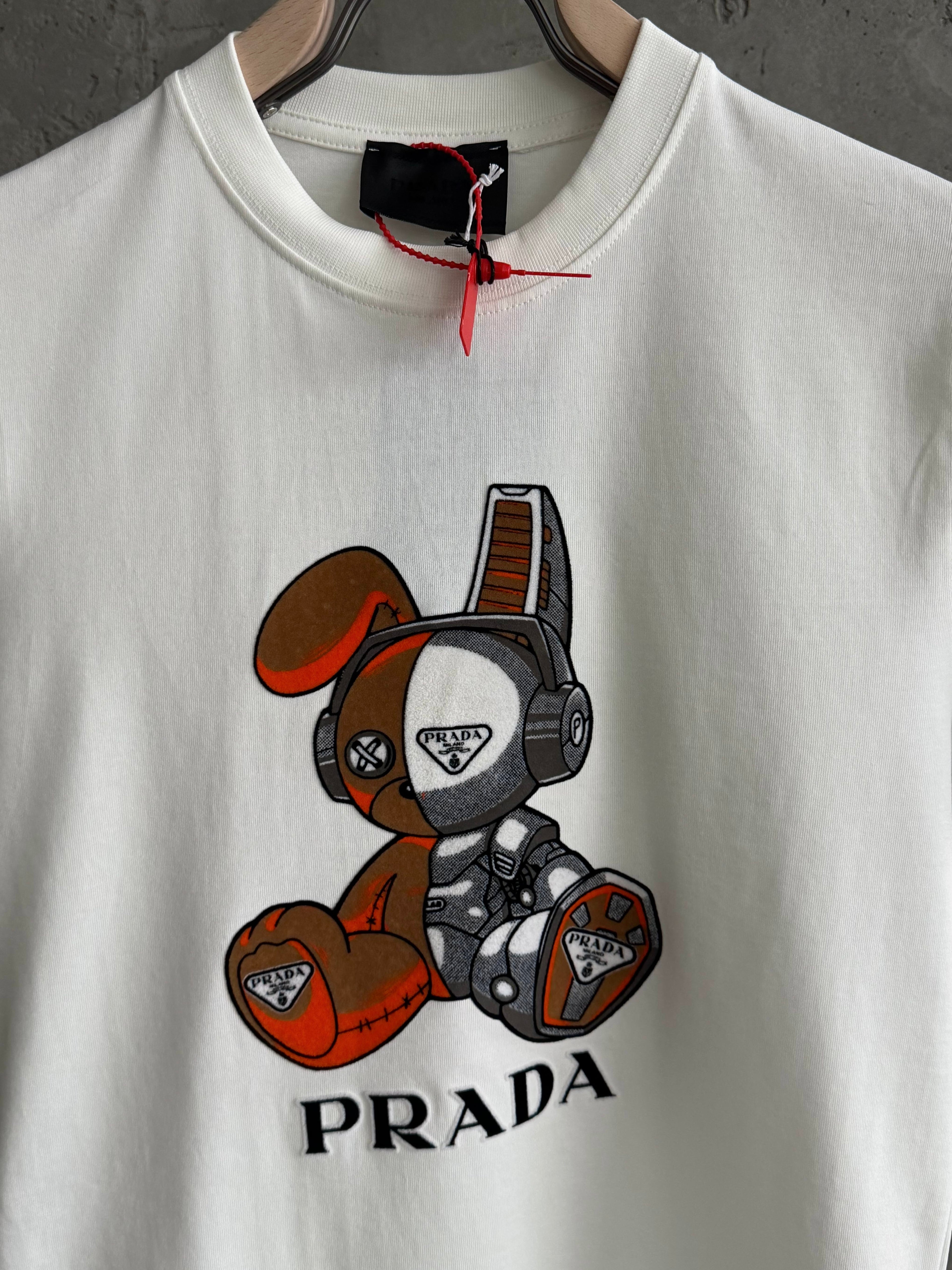 P02 Prada Elite beyaz tshirt