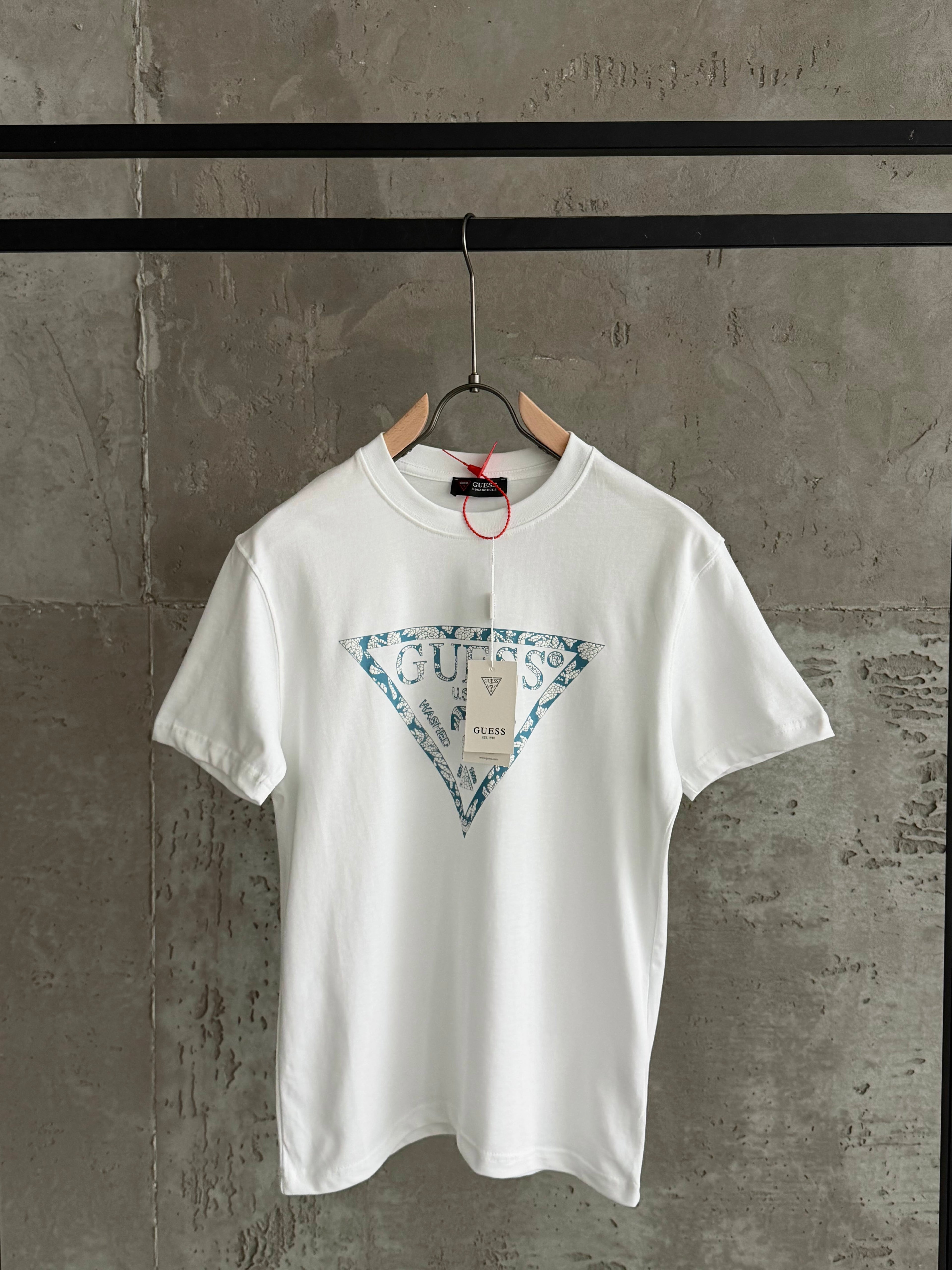 G01 Guess Retro beyaz tshirt