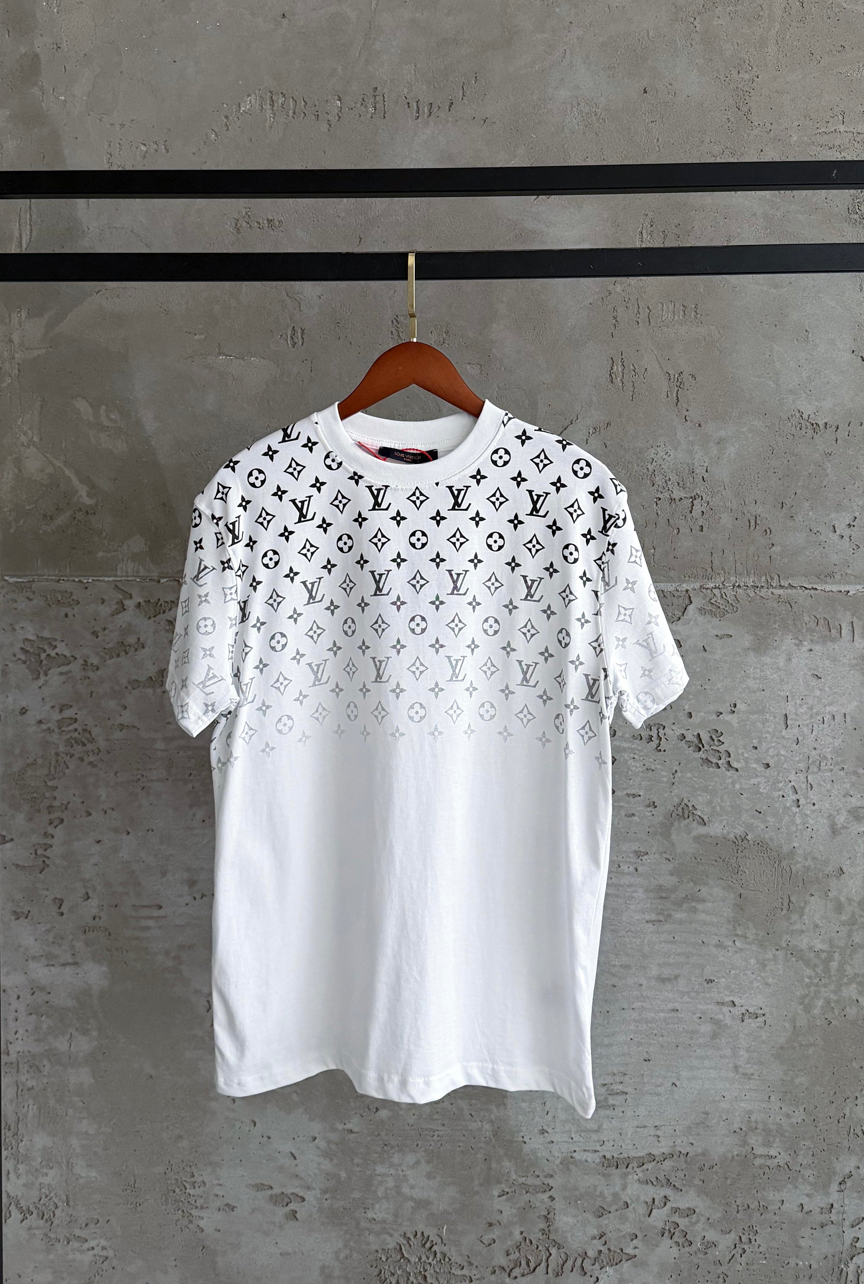 LV02 L&V Flu Monogrom beyaz tshirt