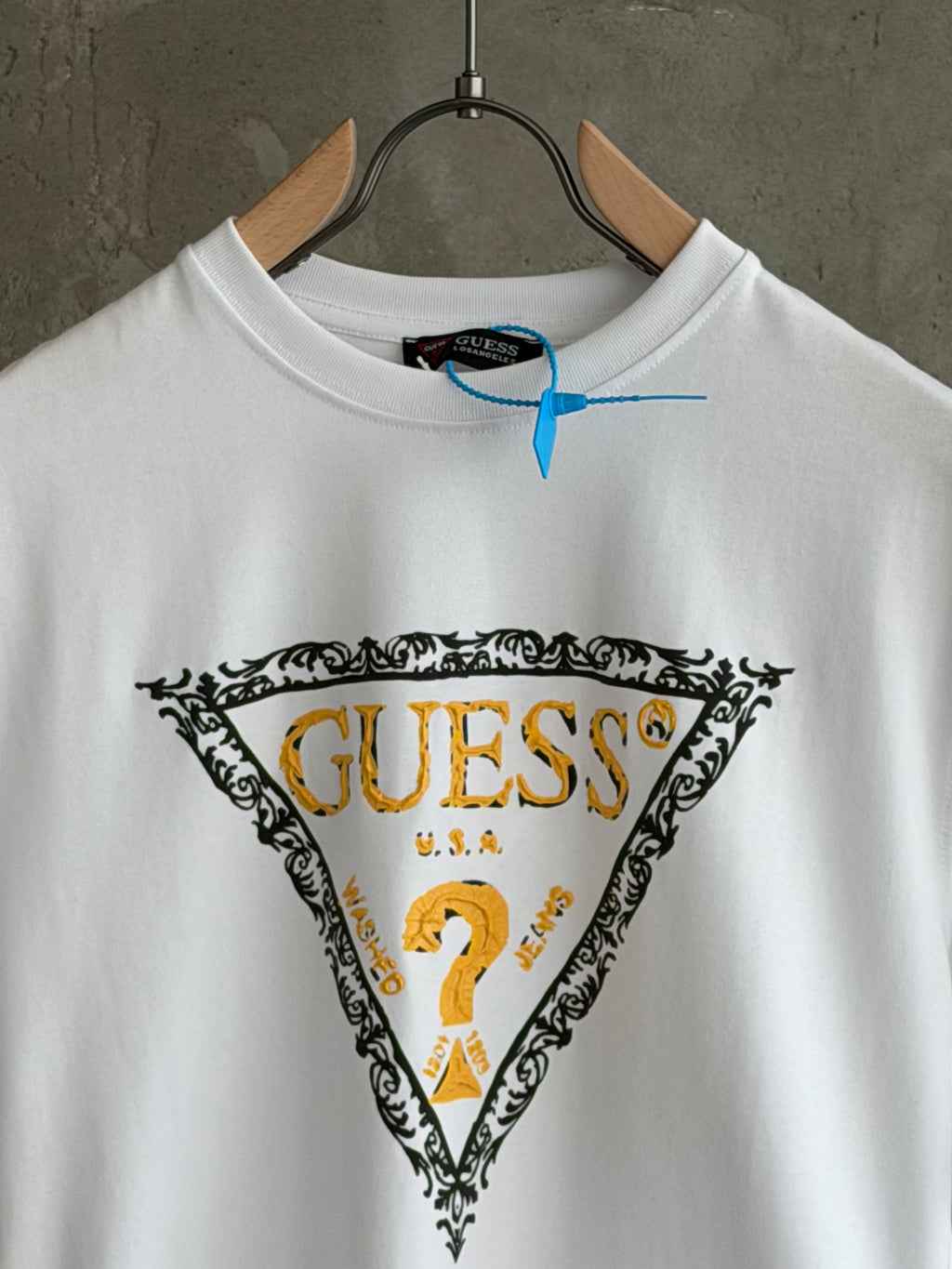G03 Guess Çamur beyaz tshirt