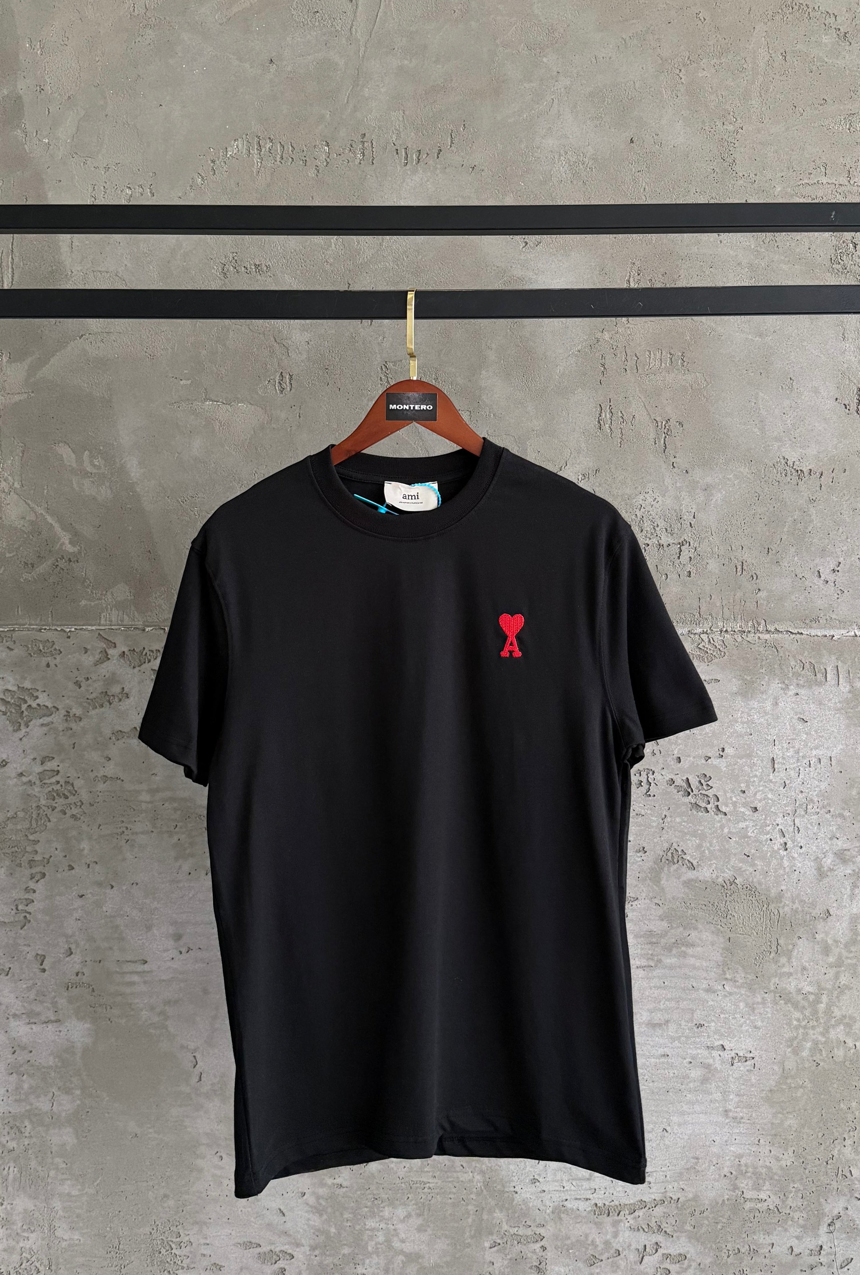 ami01 Premium kalp siyah tshirt