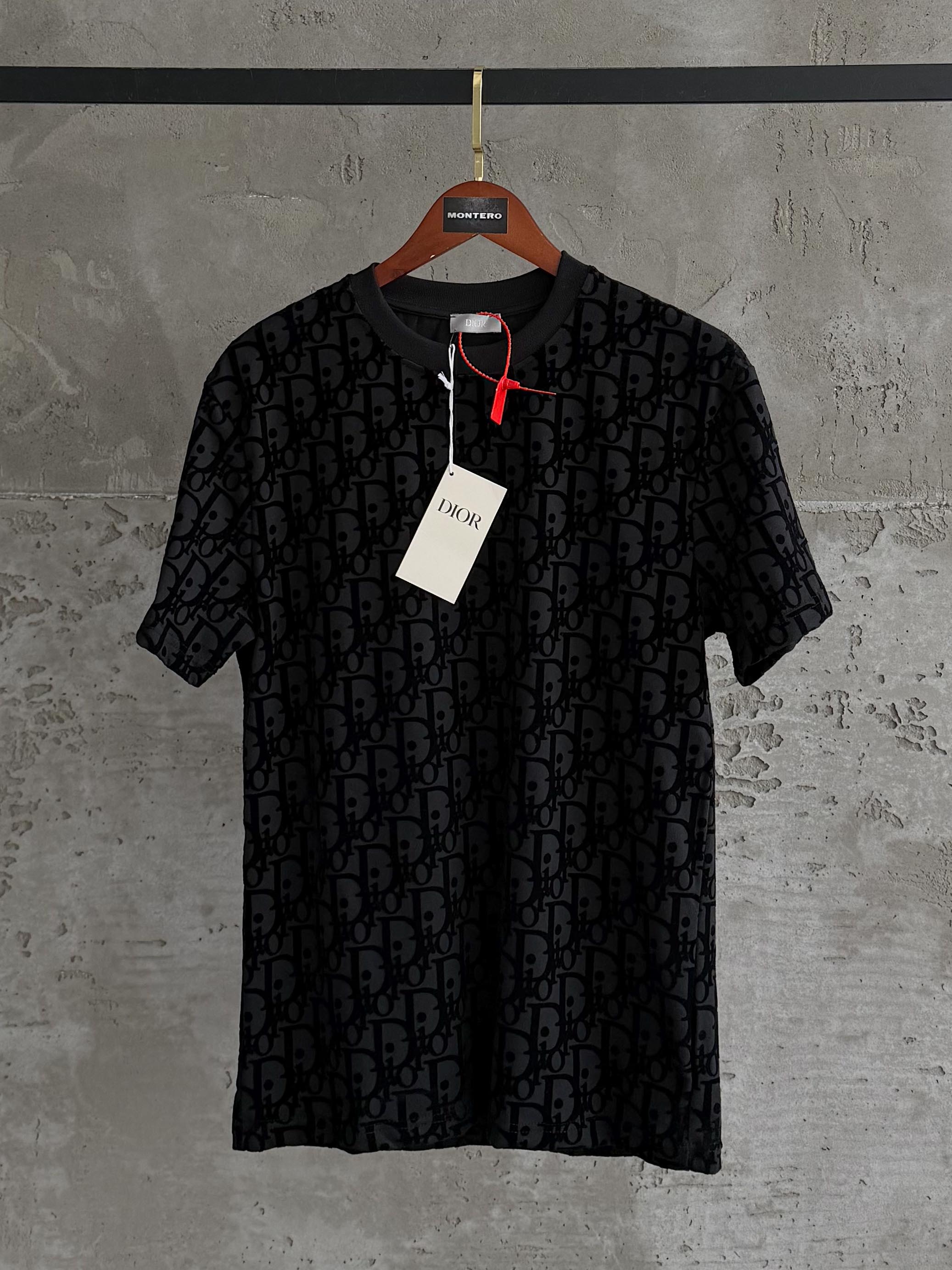 D02 Dıor flok full baskı siyah tshirt