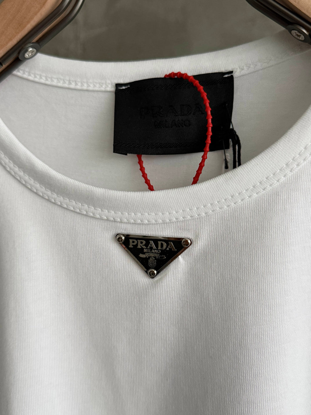 P01 Prada Arma beyaz tshirt