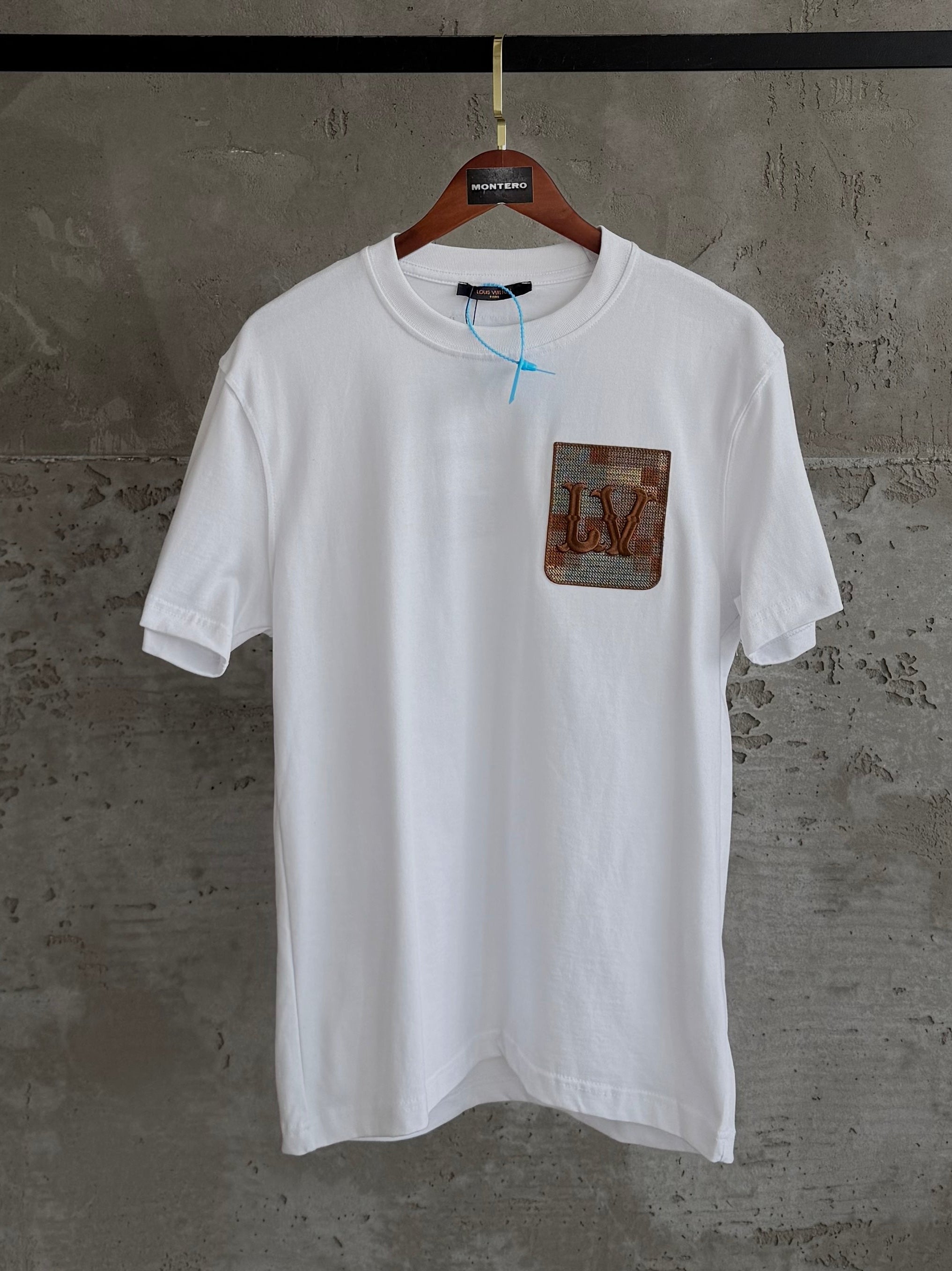 LV06 L&V cepli beyaz tshirt