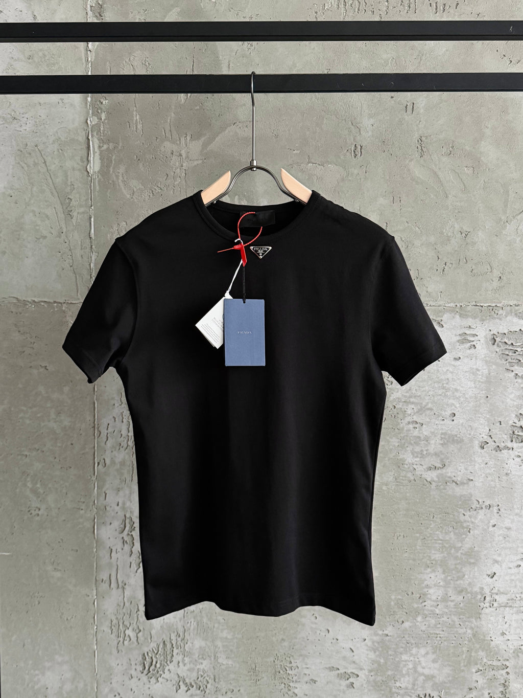 P01 Prada Arma siyah tshirt
