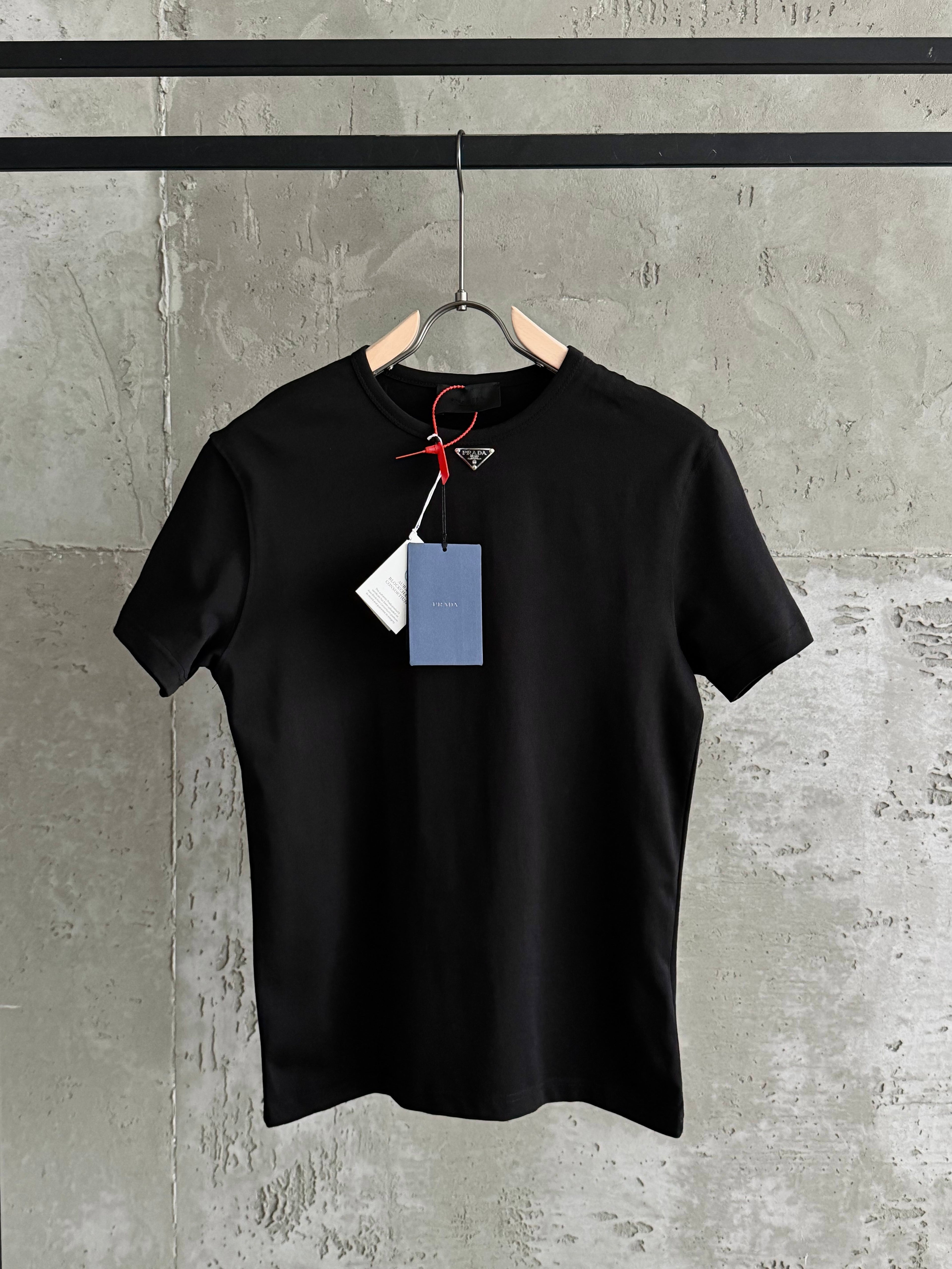 P01 Prada Arma siyah tshirt