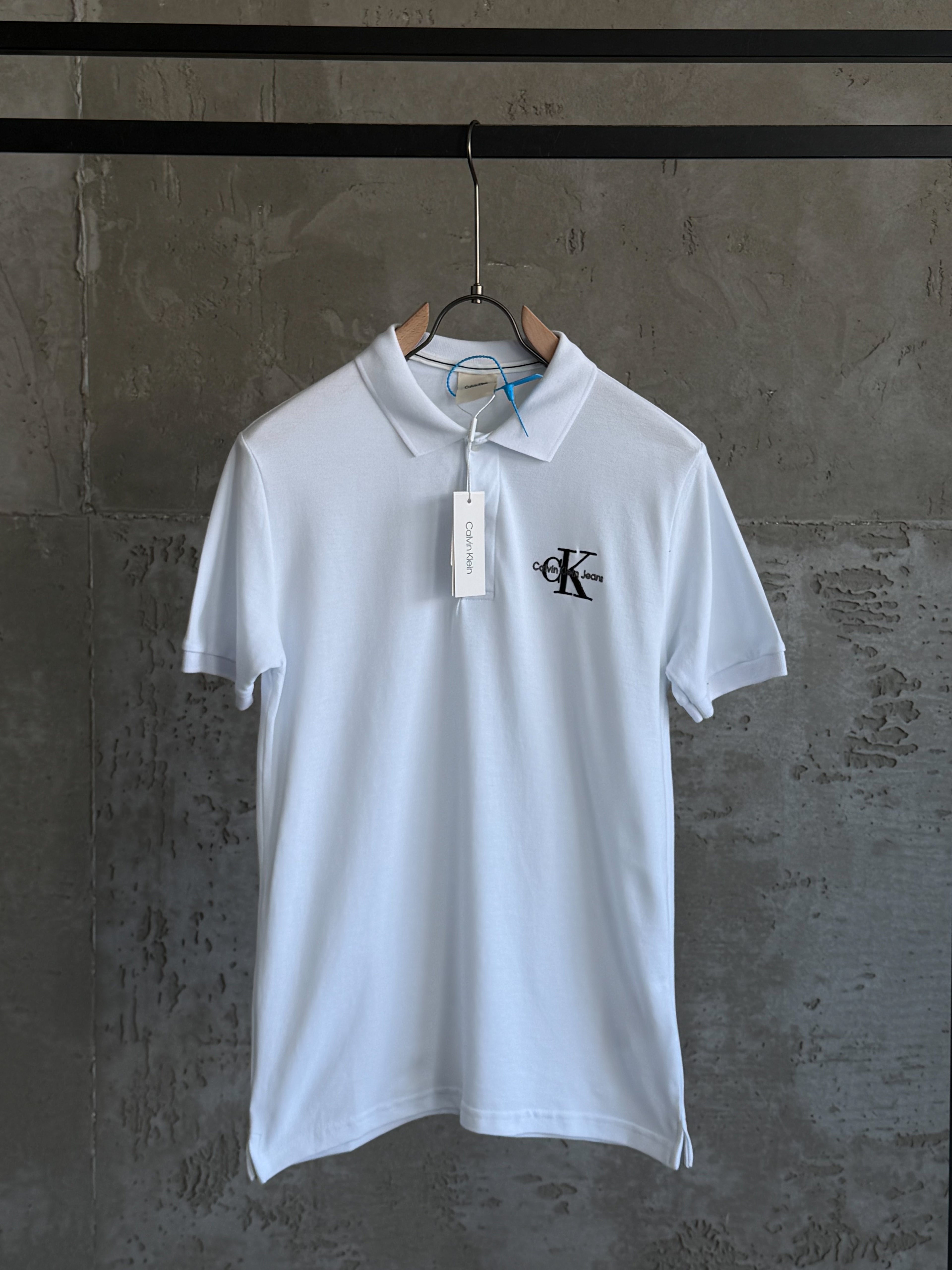 CK05 Polo Yaka beyaz tshirt