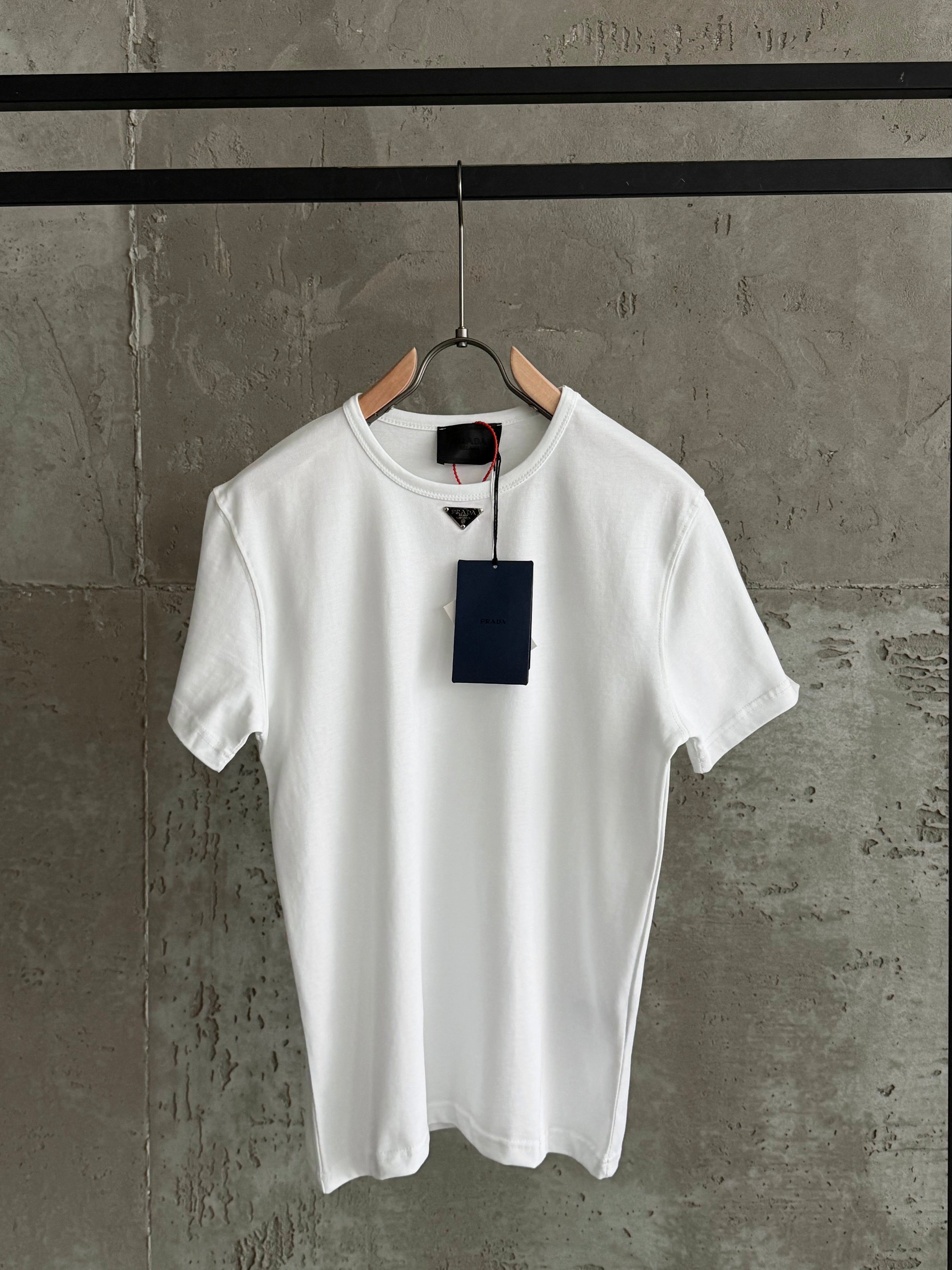 P01 Prada Arma beyaz tshirt