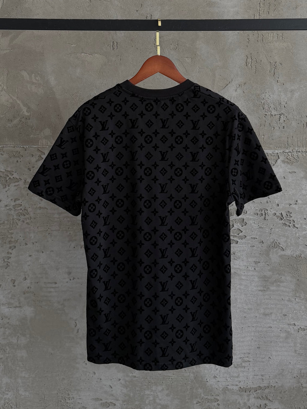 LV05 L&V full baskı siyah tshirt