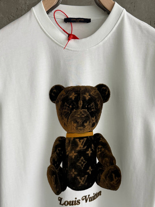LV01 L&V Bear beyaz tshirt
