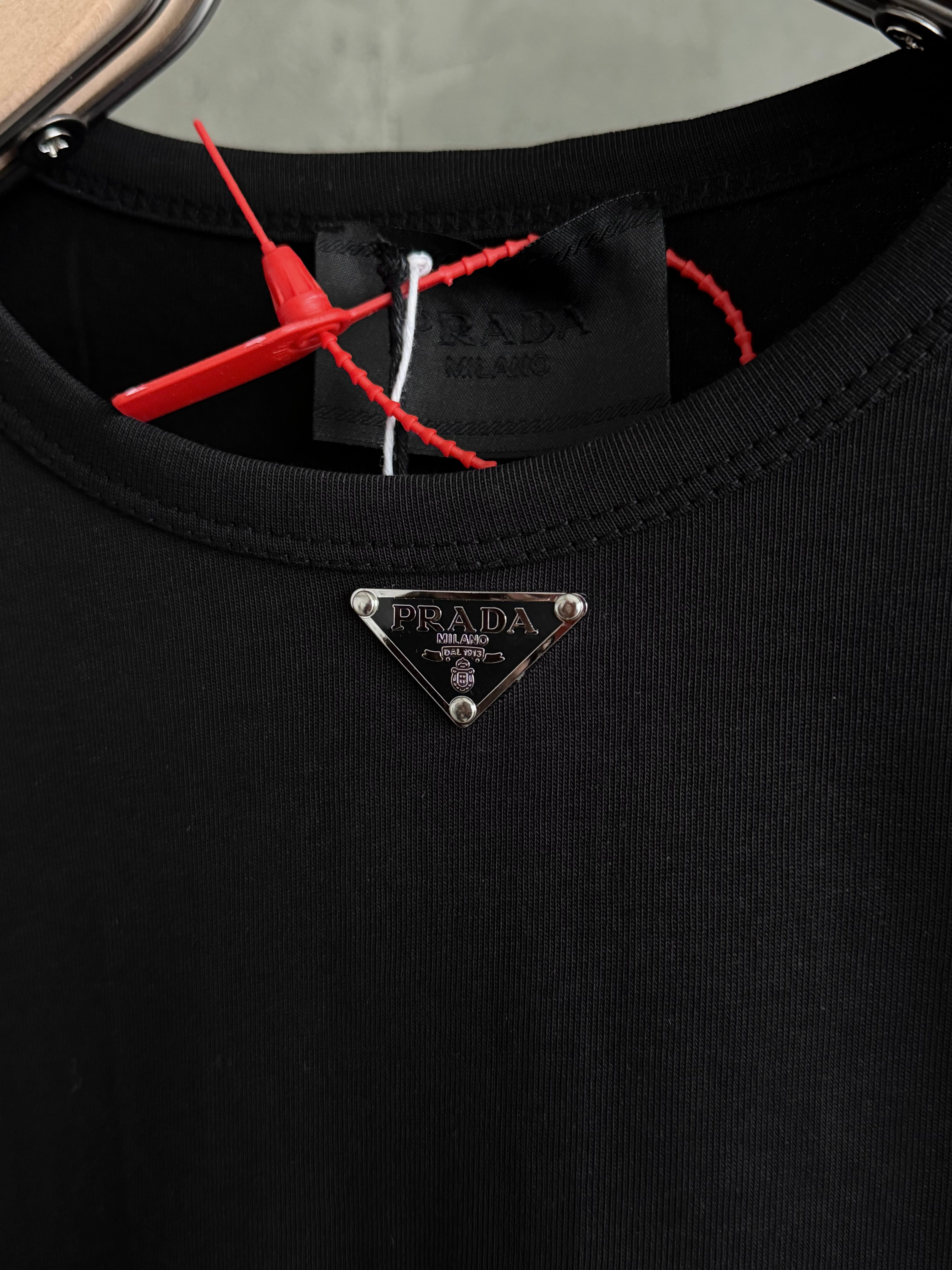 P01 Prada Arma siyah tshirt