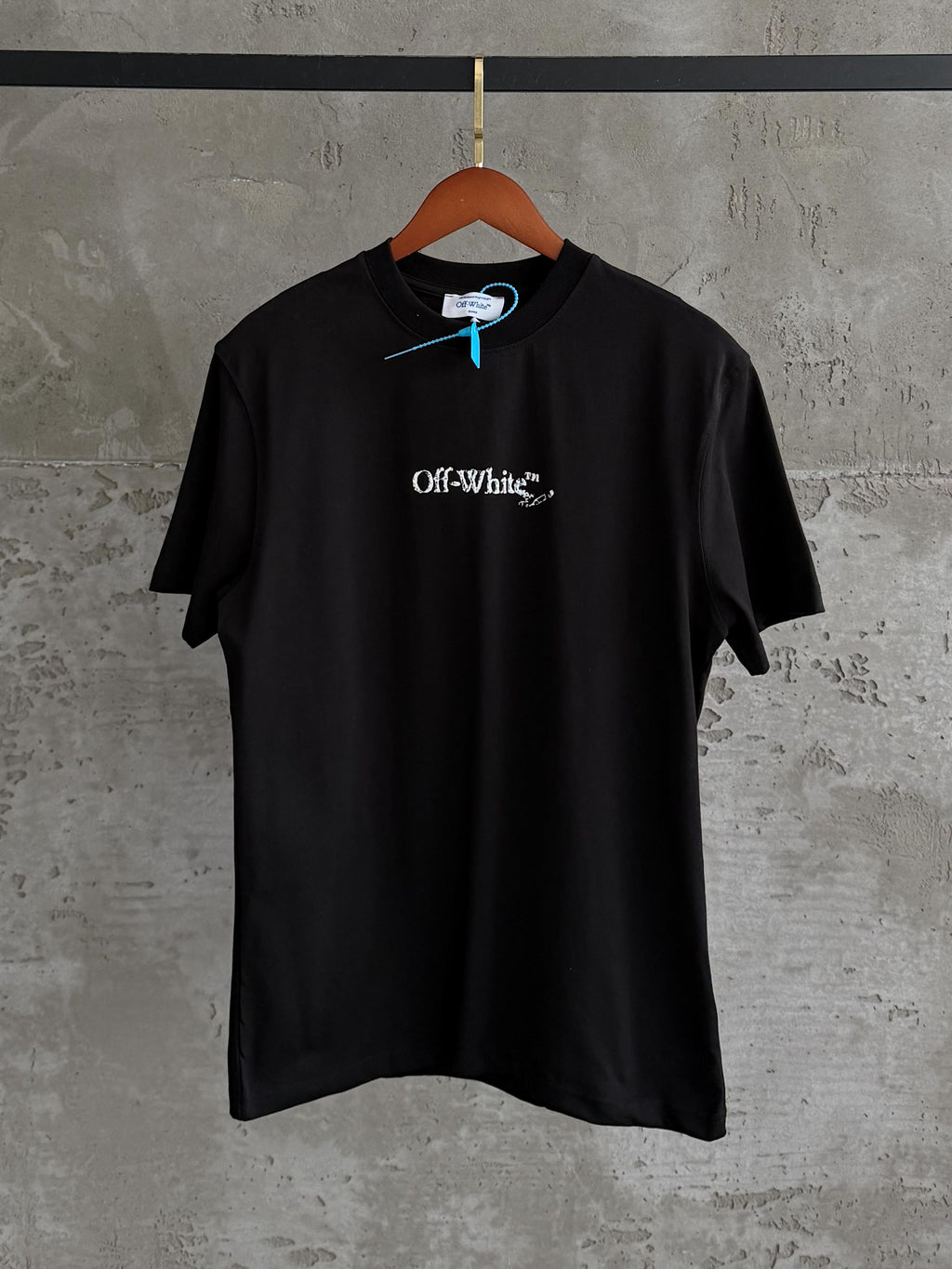 O&W04 New Season siyah tshirt