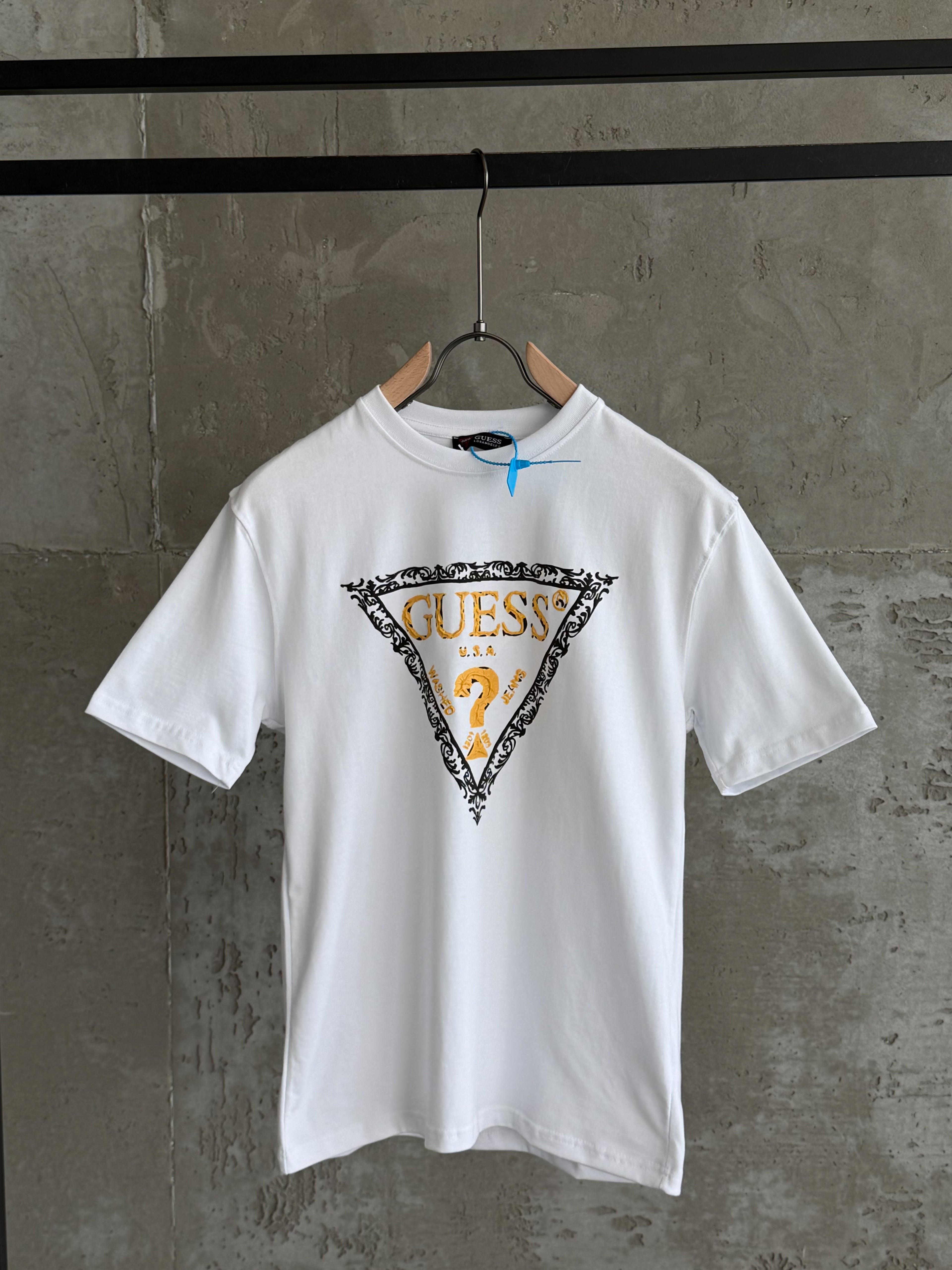 G03 Guess Çamur beyaz tshirt