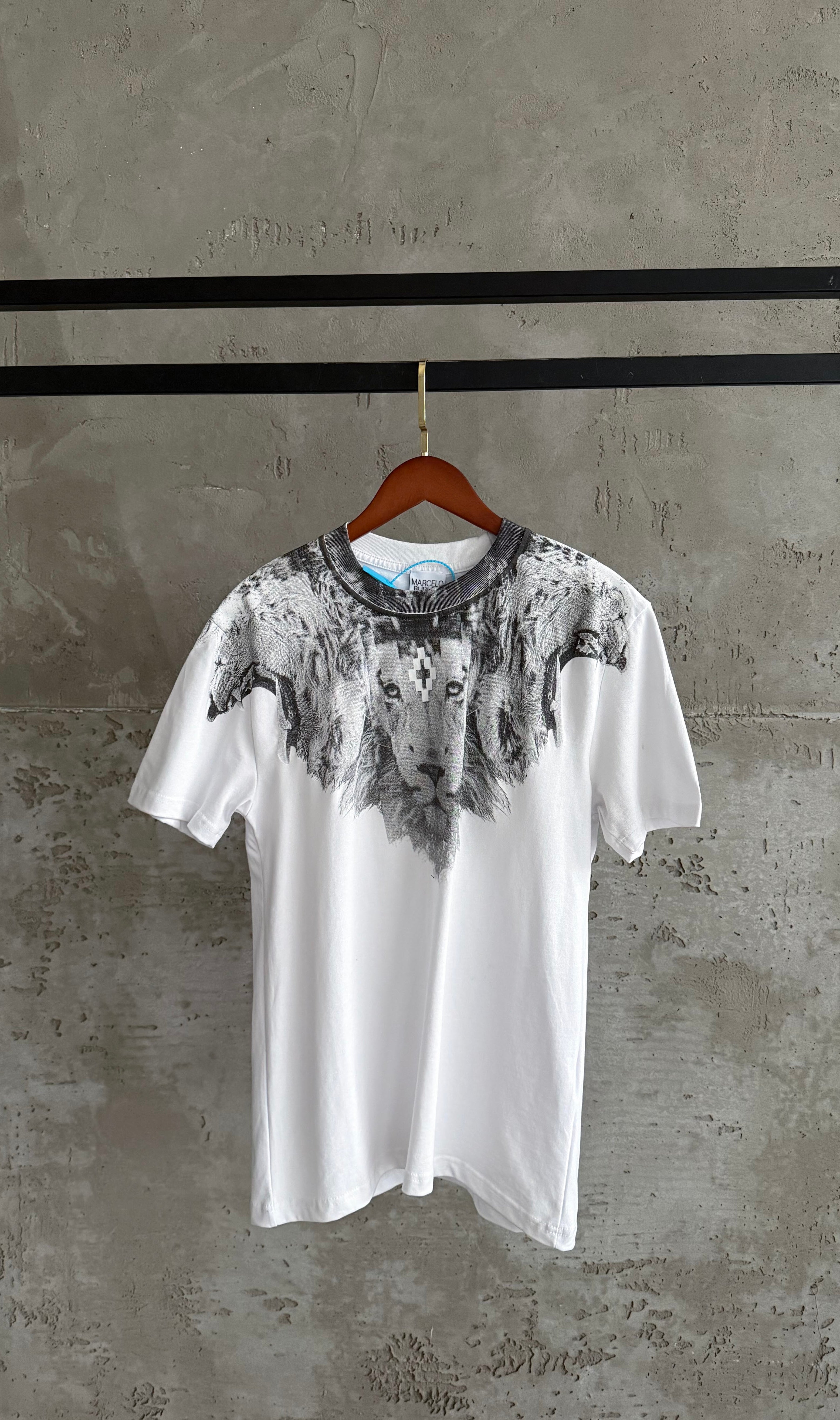 MB02 Marcelo Burlon Leo gri-beyaz tshirt