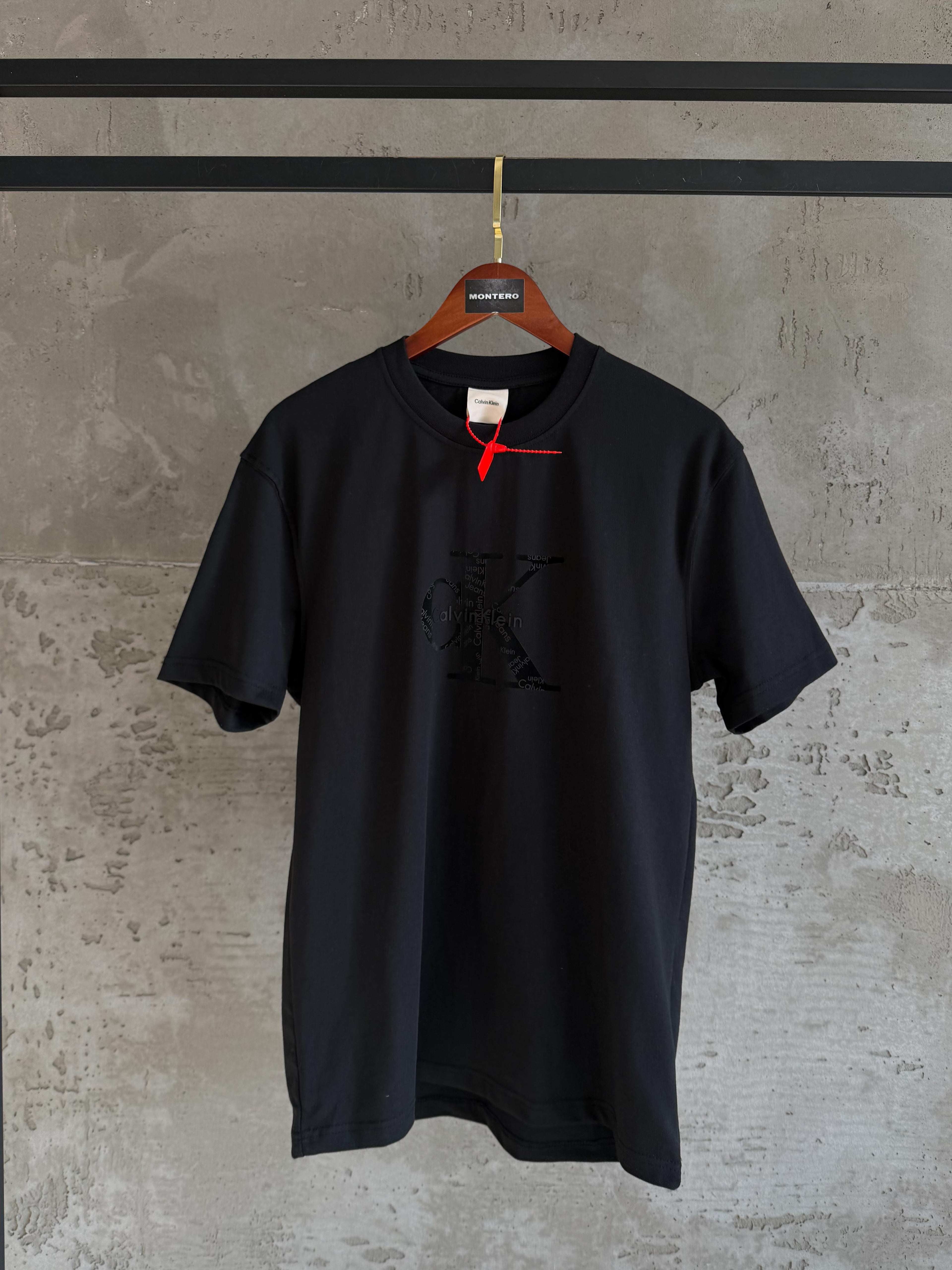 CK04 Plus siyah tshirt