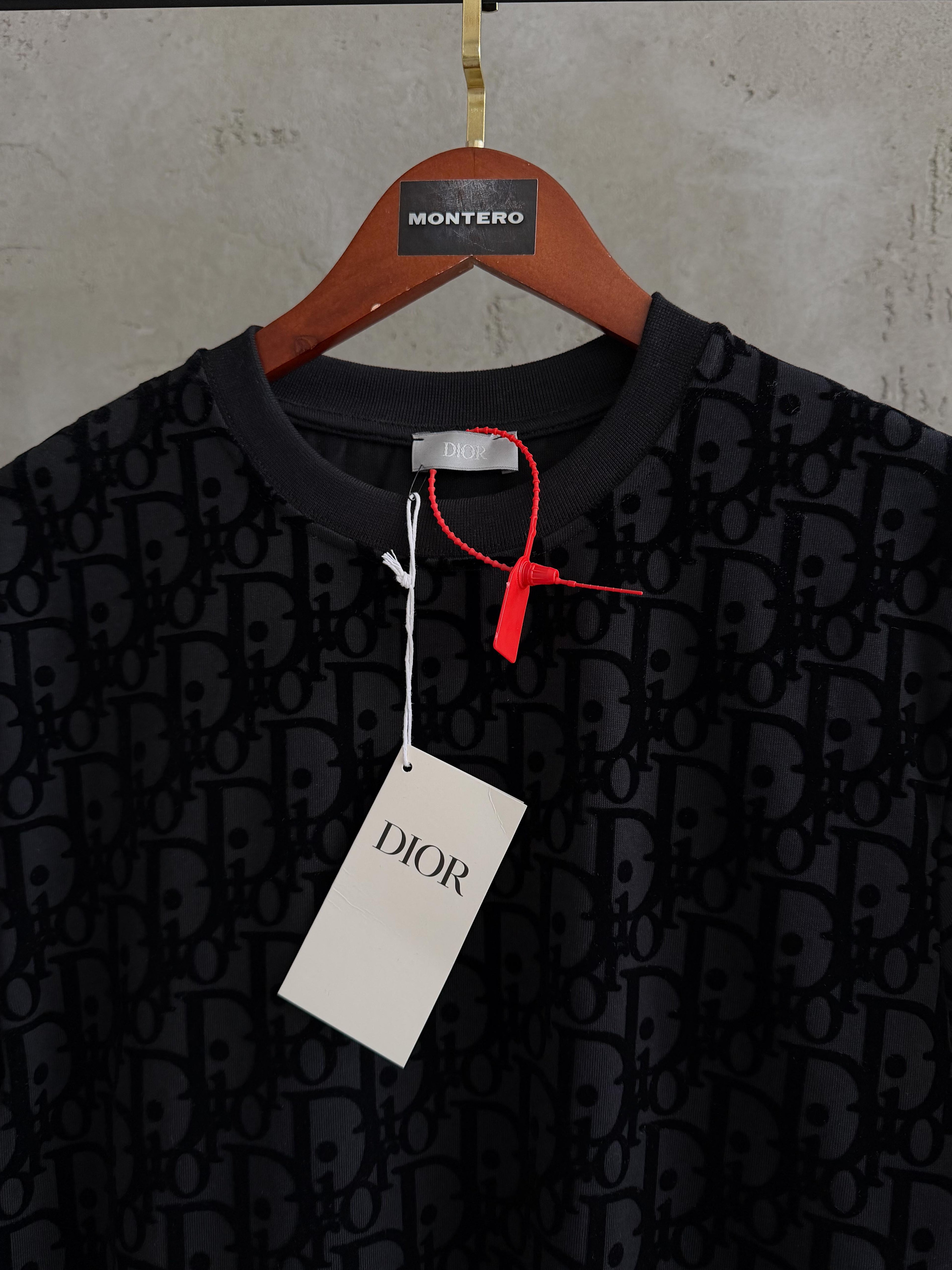 D02 Dıor flok full baskı siyah tshirt