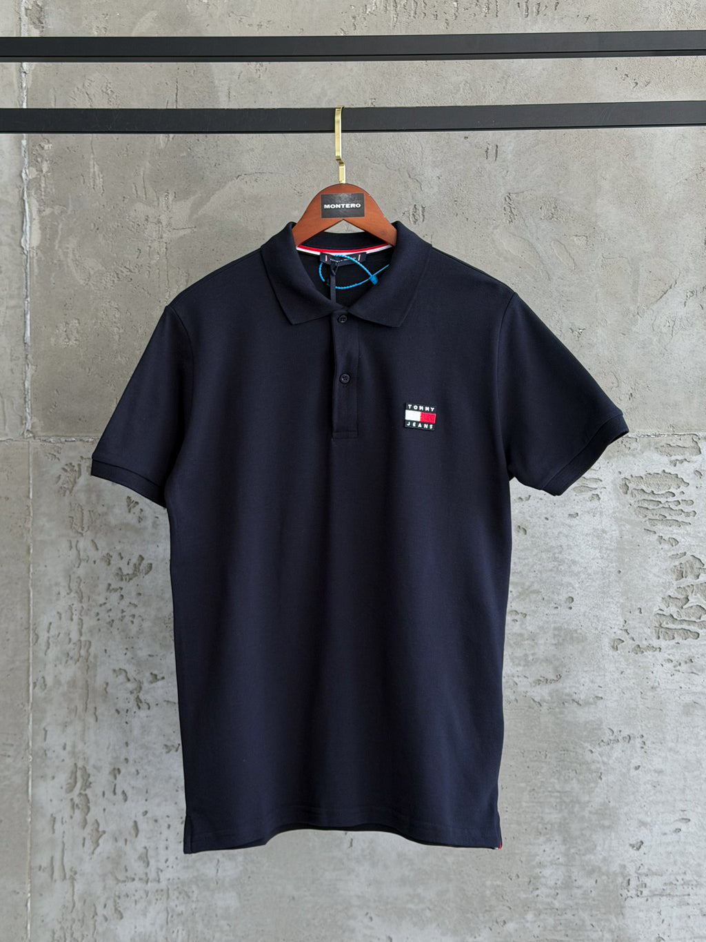 T02 Tommy Yaka lacivert tshirt