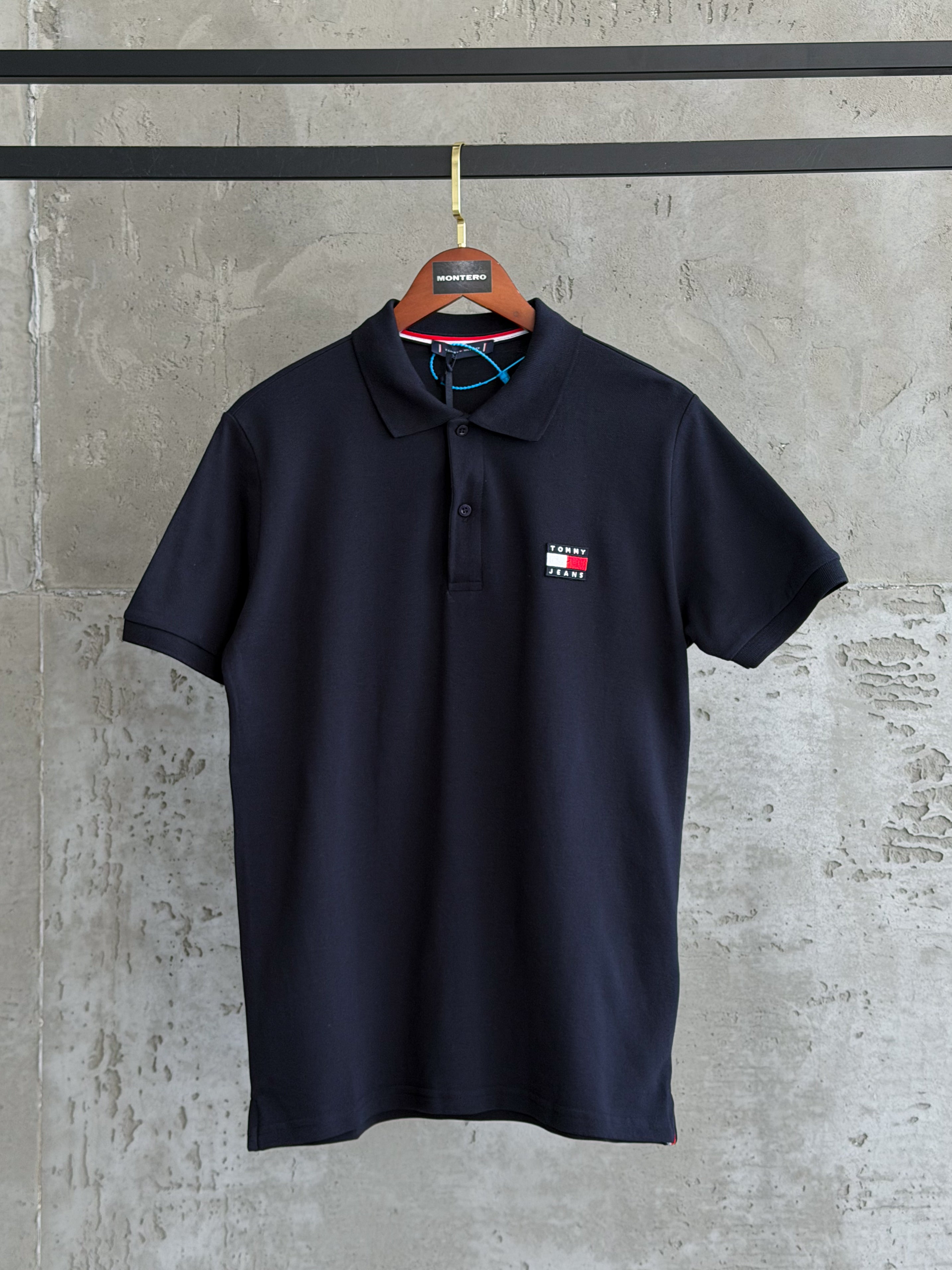 T02 Tommy Yaka lacivert tshirt