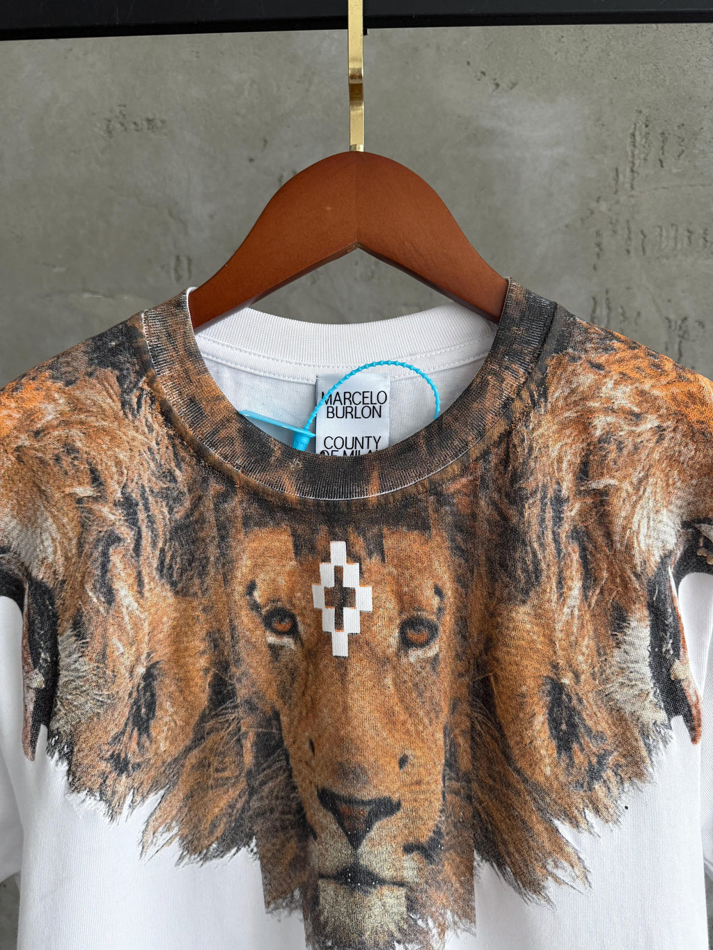 MB01 Marcelo Burlon Leo kahve-beyaz tshirt
