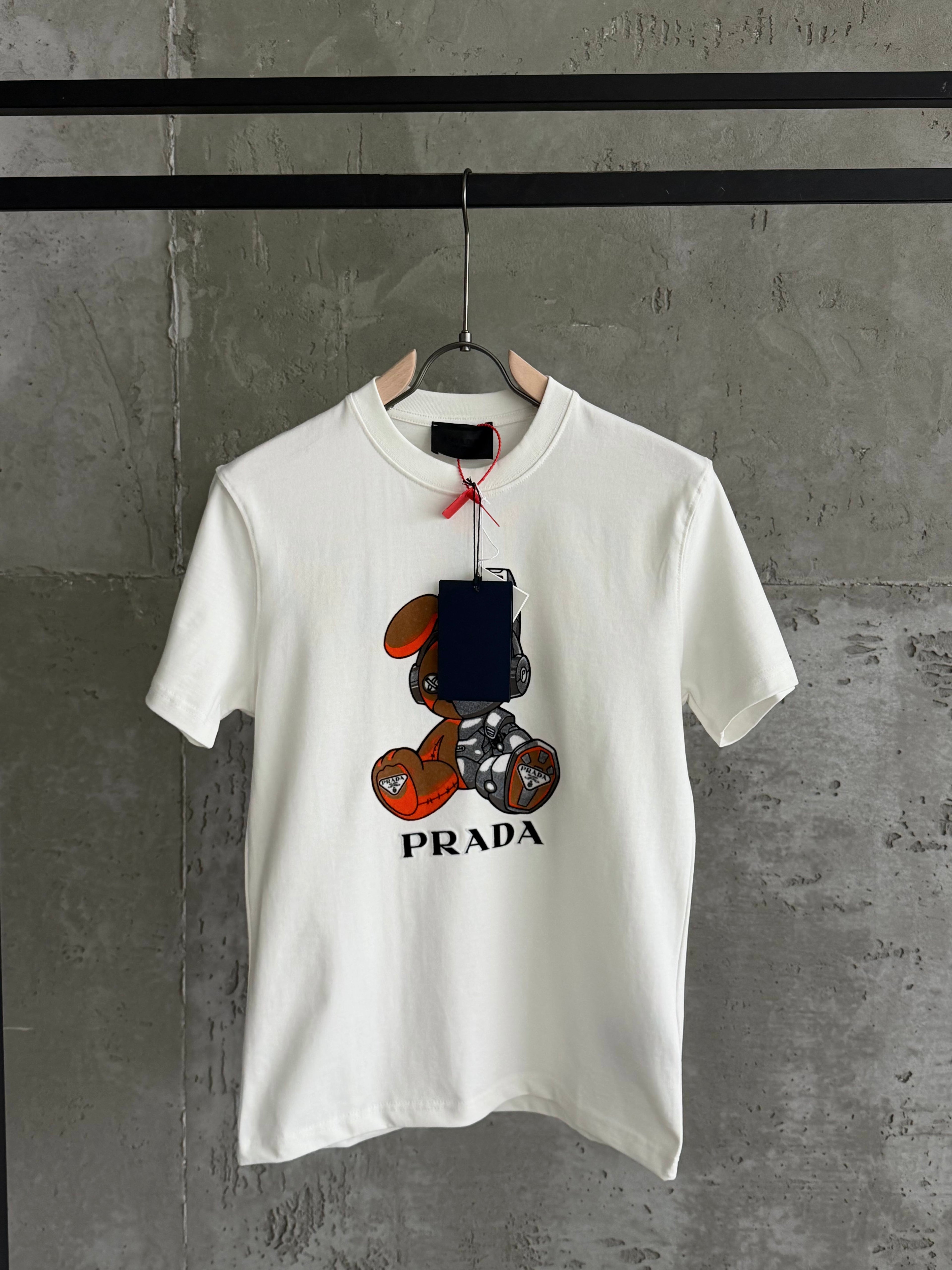 P02 Prada Elite beyaz tshirt