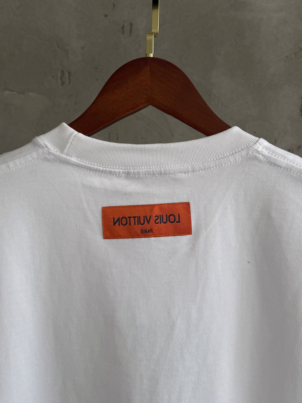 LV06 L&V cepli beyaz tshirt