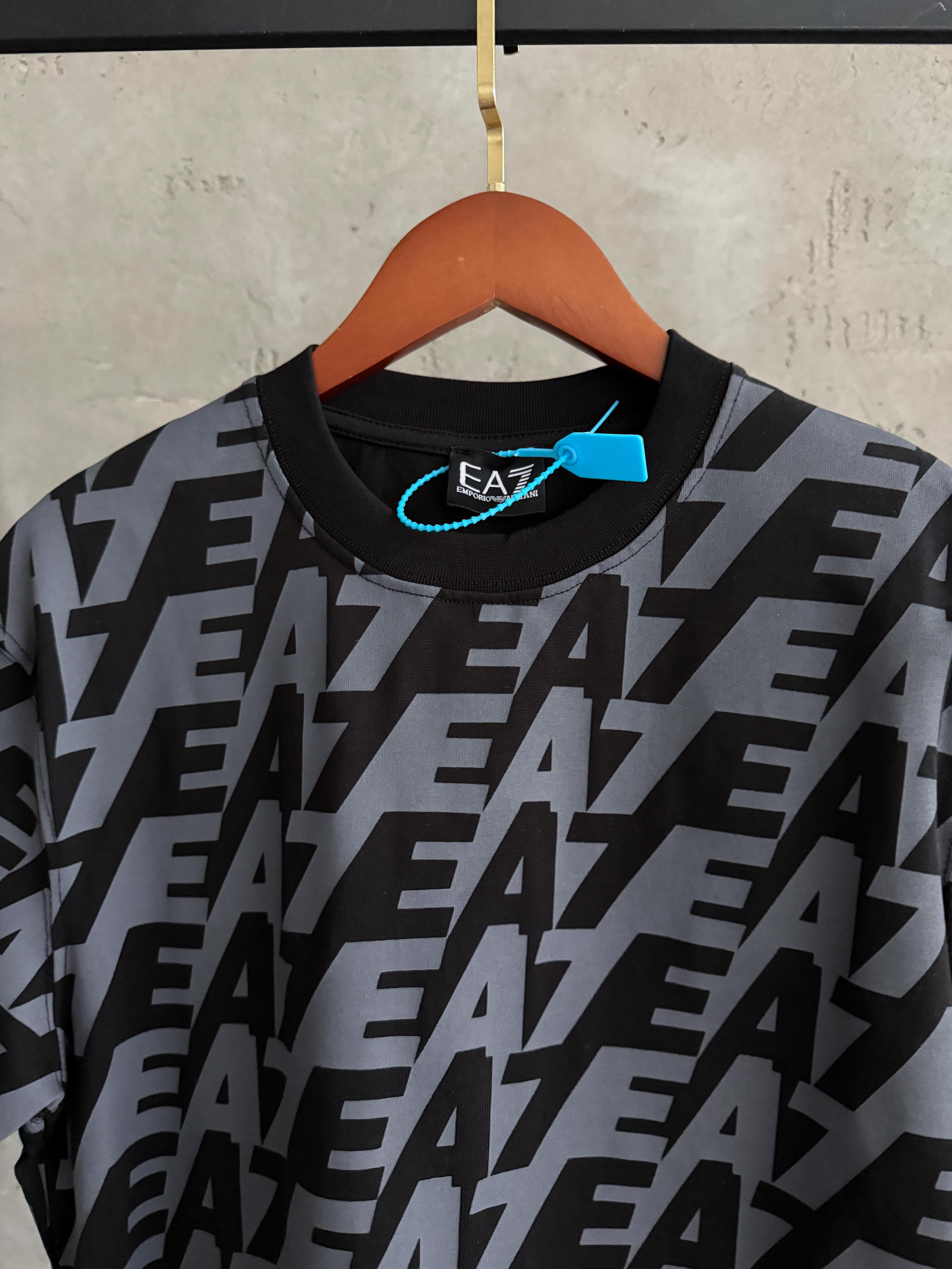 EA01 EA7 full baskı siyah tshirt