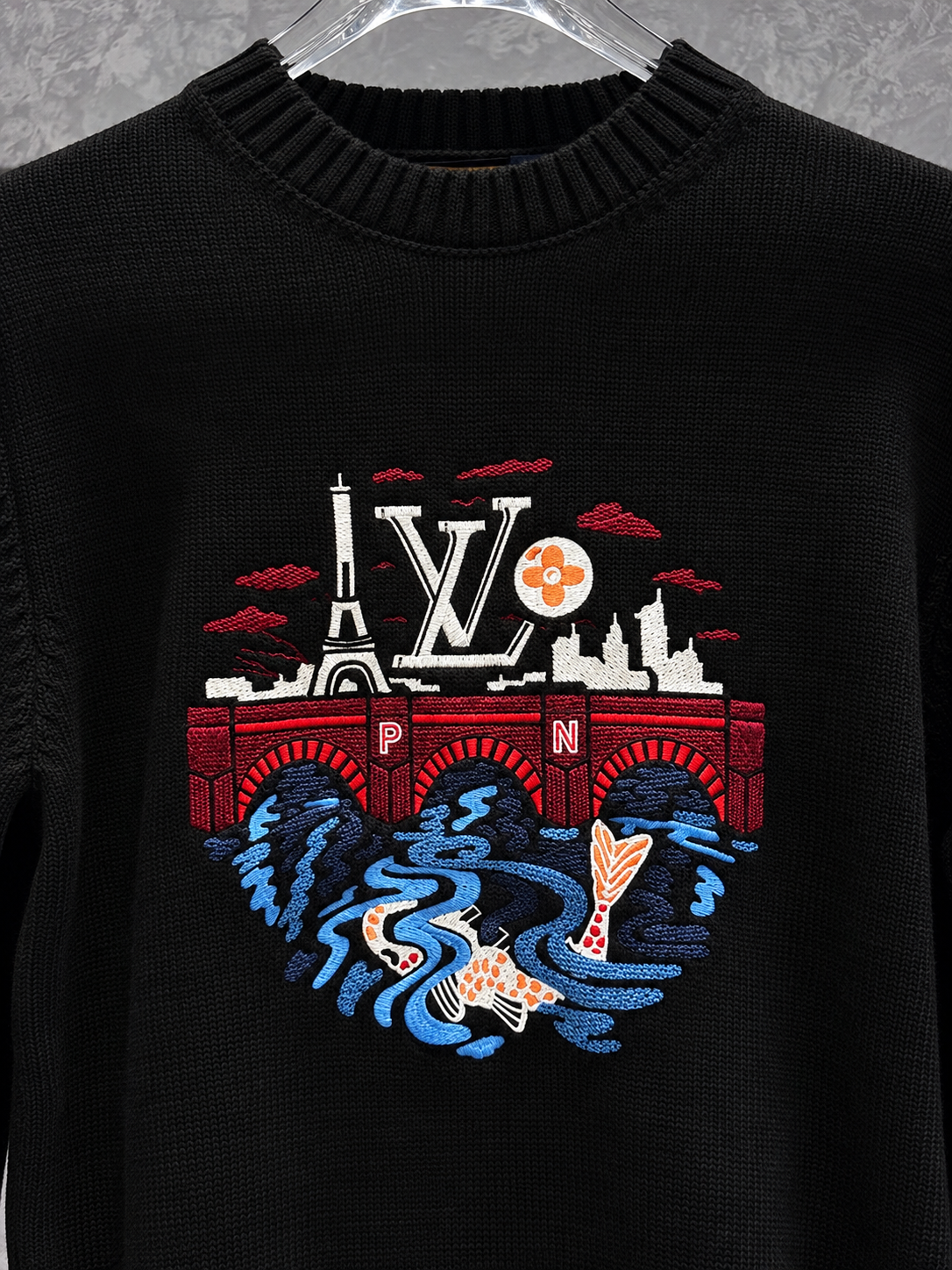 LV07 Nakış Logolu Siyah Kazak