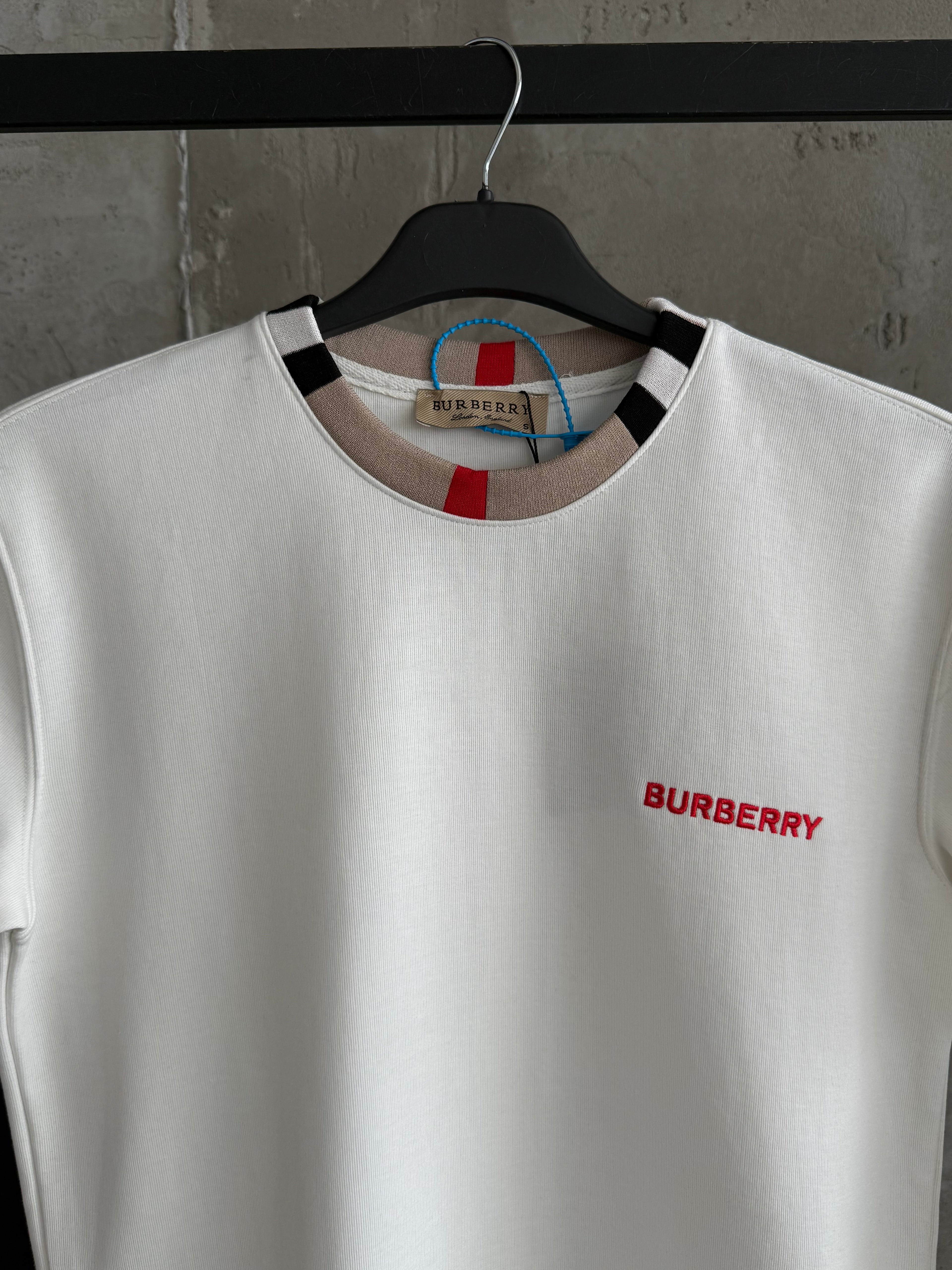 Burberry03 Takım beyaz