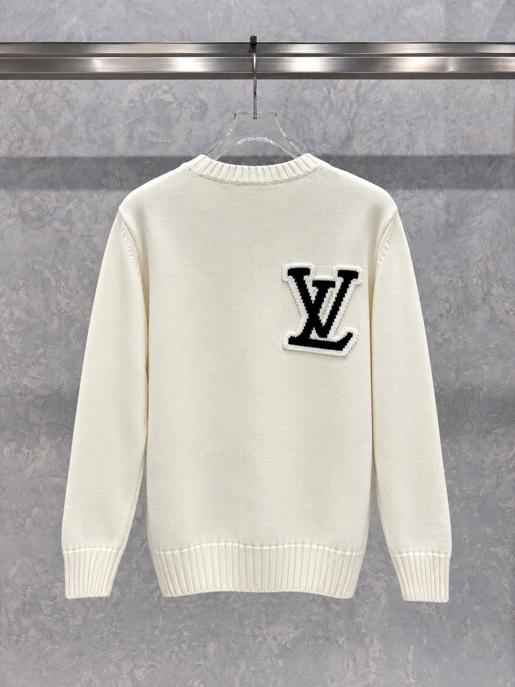LV09 Logolu Beyaz Kazak