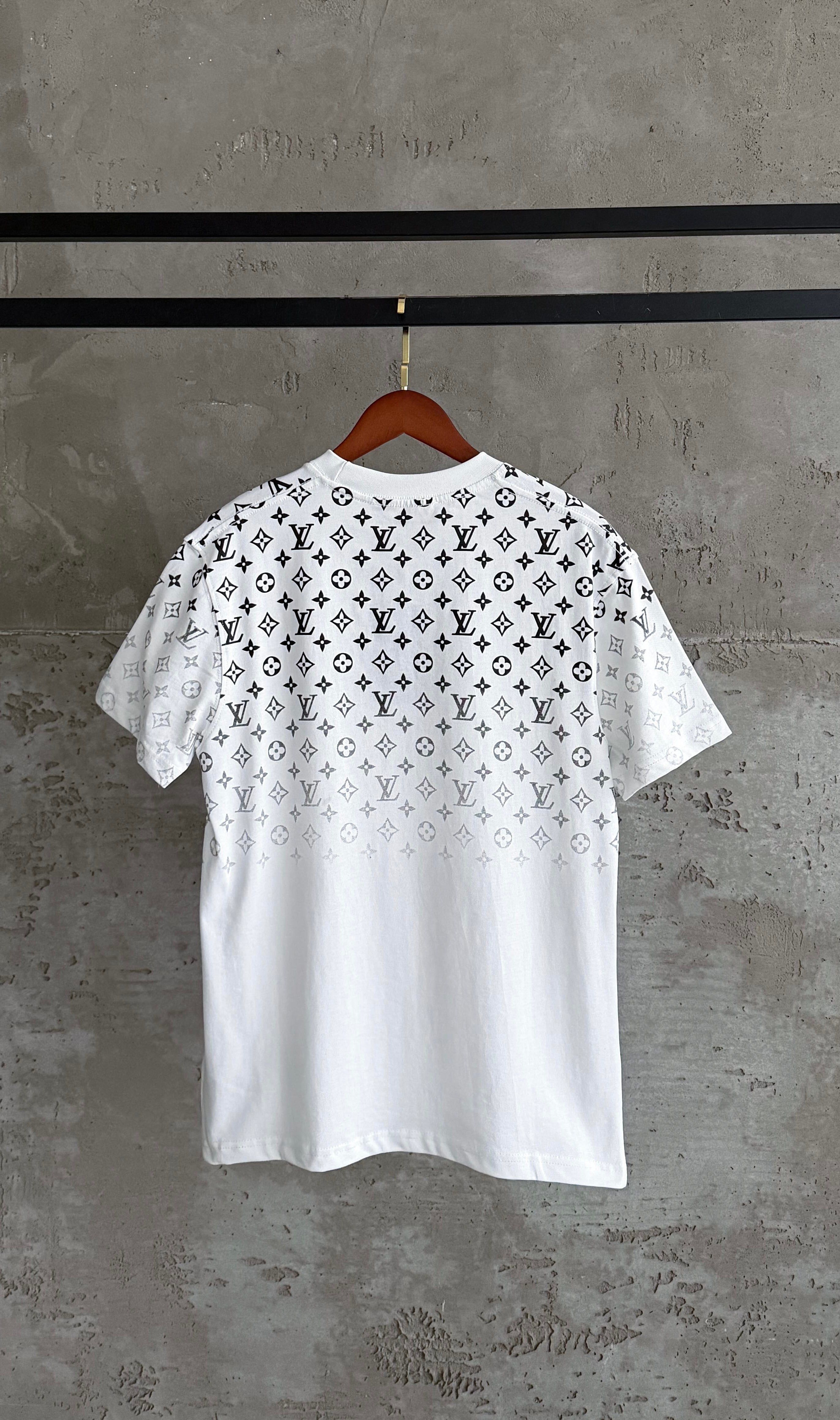 LV02 L&V Flu Monogrom beyaz tshirt