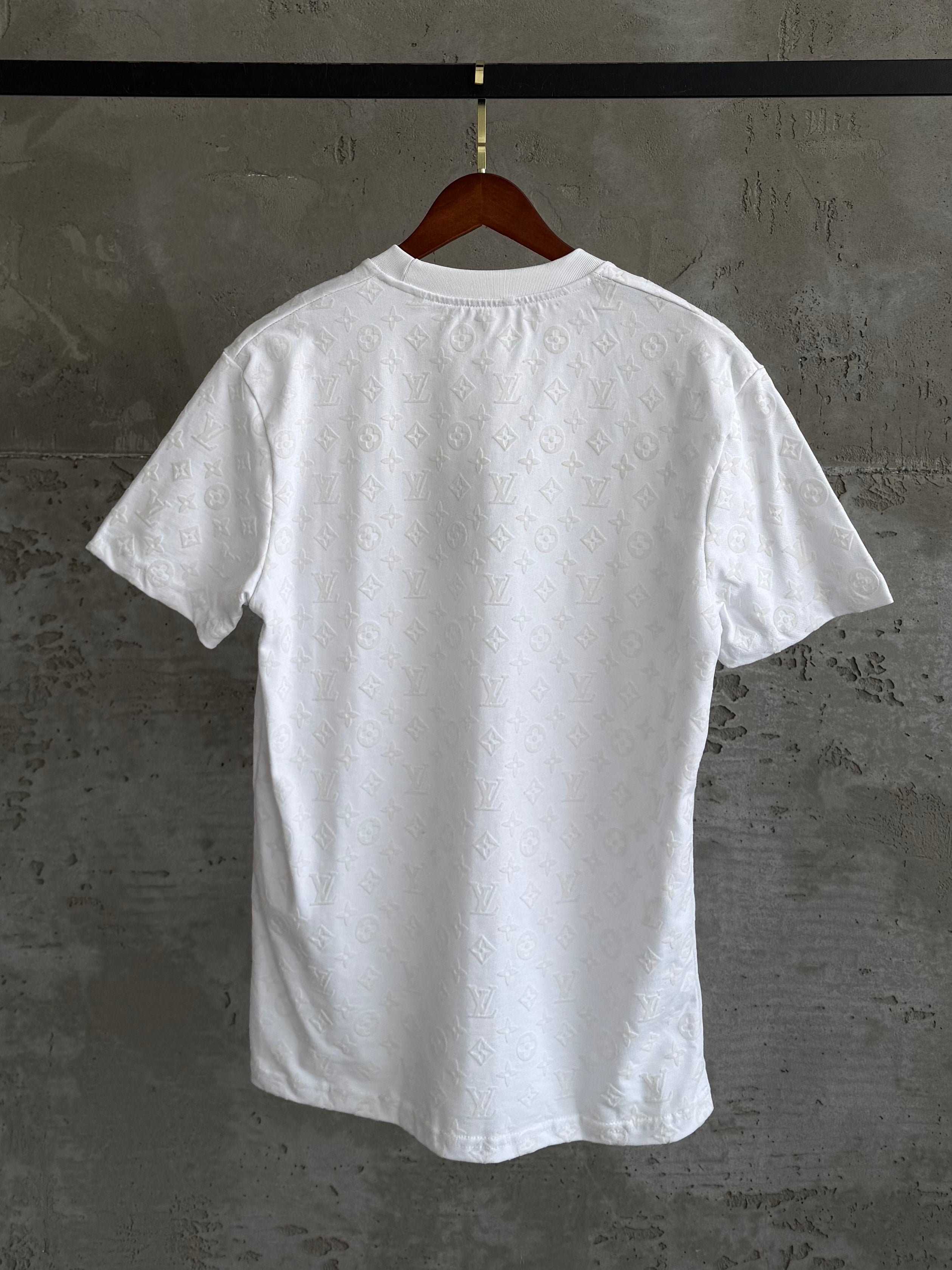 LV05 L&V full baskı beyaz tshirt