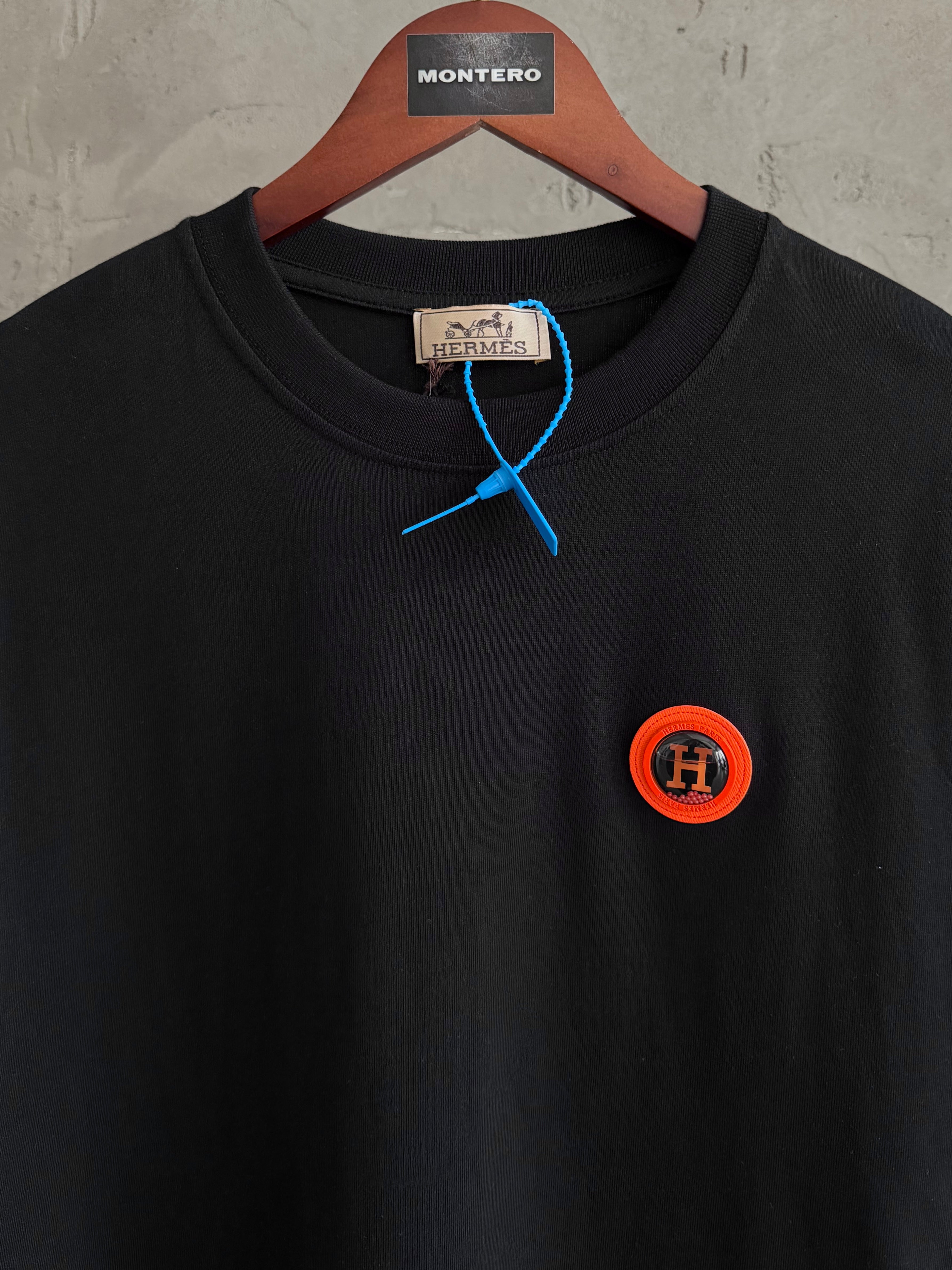 H04 Hermes Plus siyah tshirt
