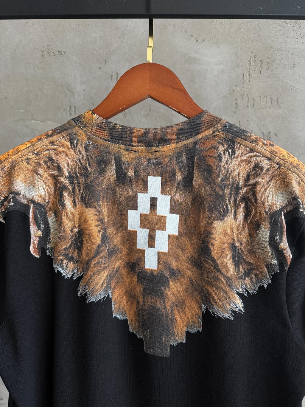 MB01 Marcelo Burlon Leo siyah-kahve tshirt
